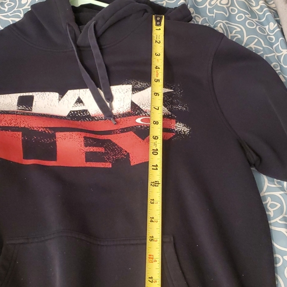 Black Oakley Men's Medium Hoodie - Picture 7 of 8